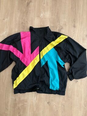 Vtg 90’s Retro Black Windbreaker track jacket with Pink, Yellow & Teal Arrows